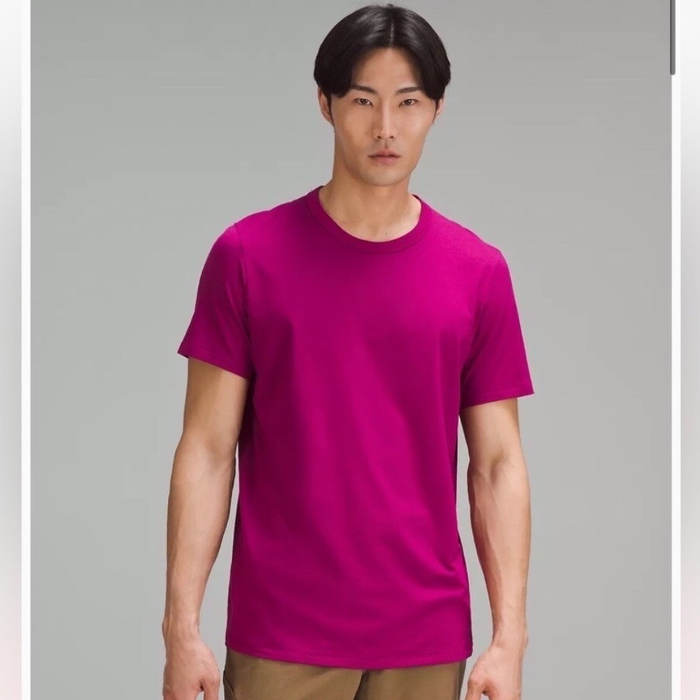 Lululemon Fundamental T-Shirt Mens Medium Magenta Short Sleeve Athletic
